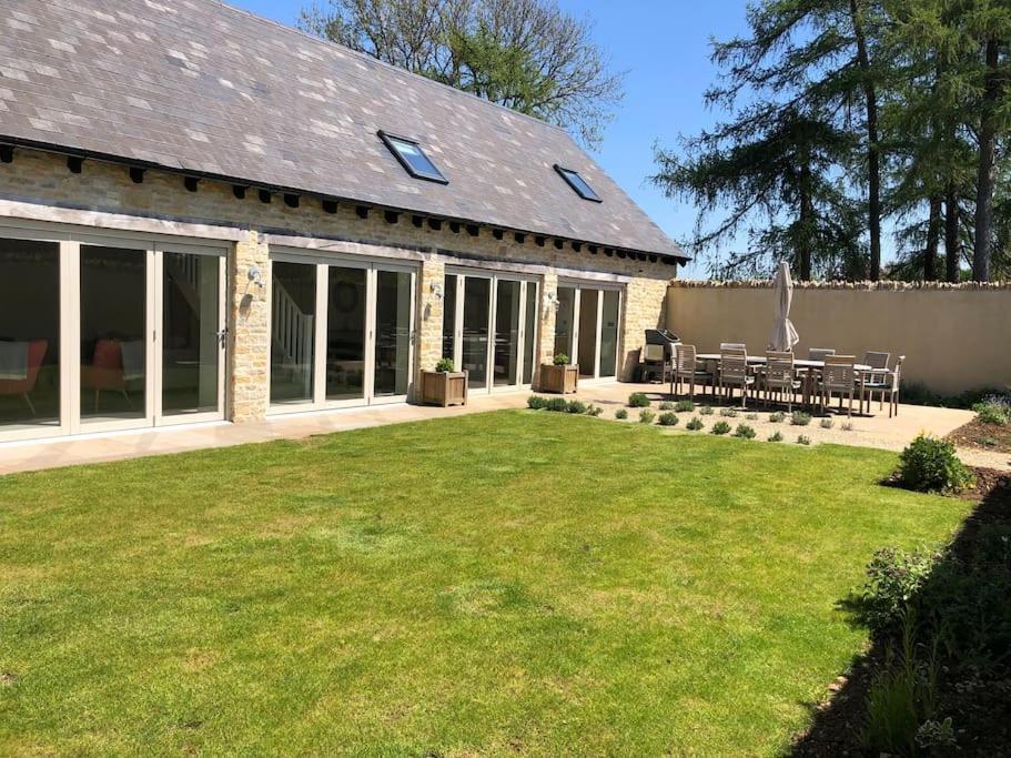 Stone Barn, Contemporary Barn Conversion Cheltenham Exterior foto