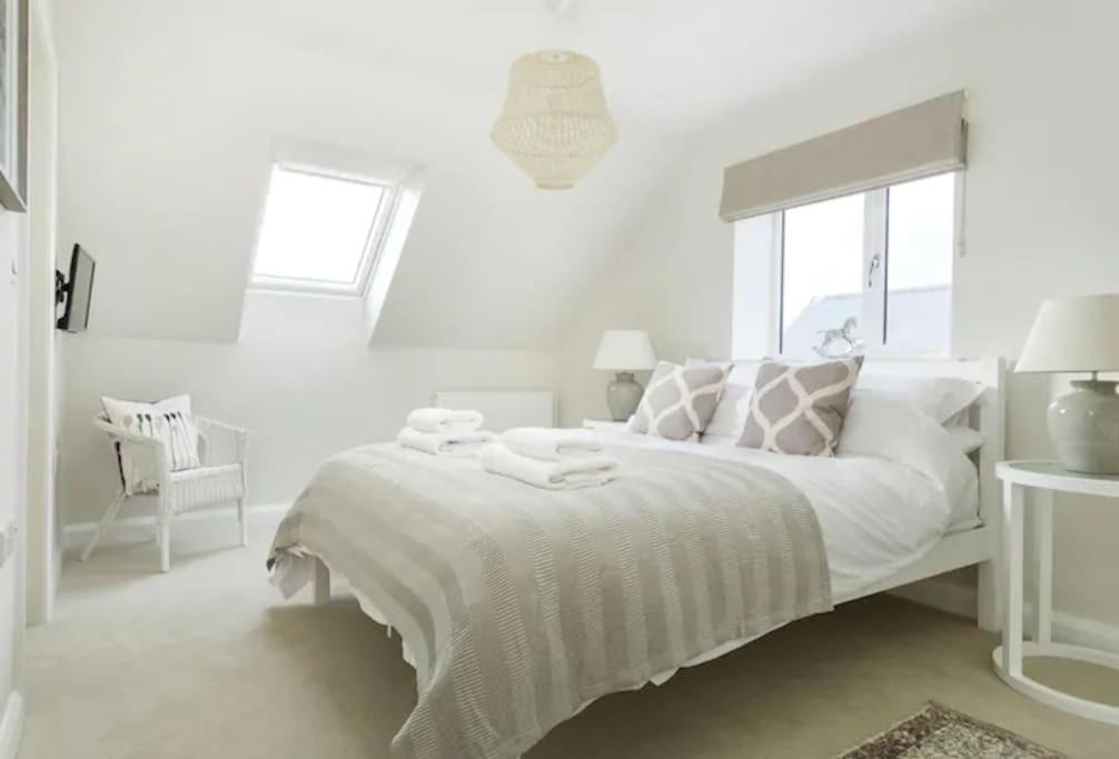 Stone Barn, Contemporary Barn Conversion Cheltenham Exterior foto