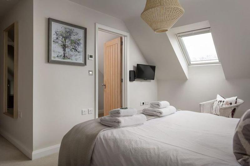 Stone Barn, Contemporary Barn Conversion Cheltenham Exterior foto